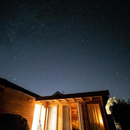 Moors Wood Relaxing ,Tranquil Retreat With Hot Tub Chippenham (Wiltshire) Exterior foto
