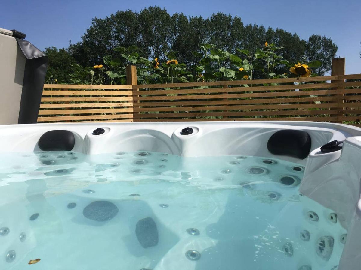 Moors Wood Relaxing ,Tranquil Retreat With Hot Tub Chippenham (Wiltshire) Exterior foto