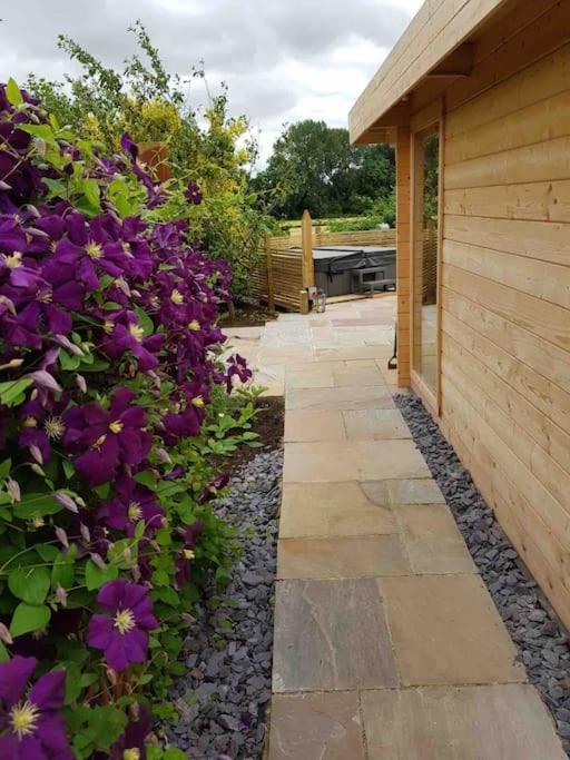 Moors Wood Relaxing ,Tranquil Retreat With Hot Tub Chippenham (Wiltshire) Exterior foto