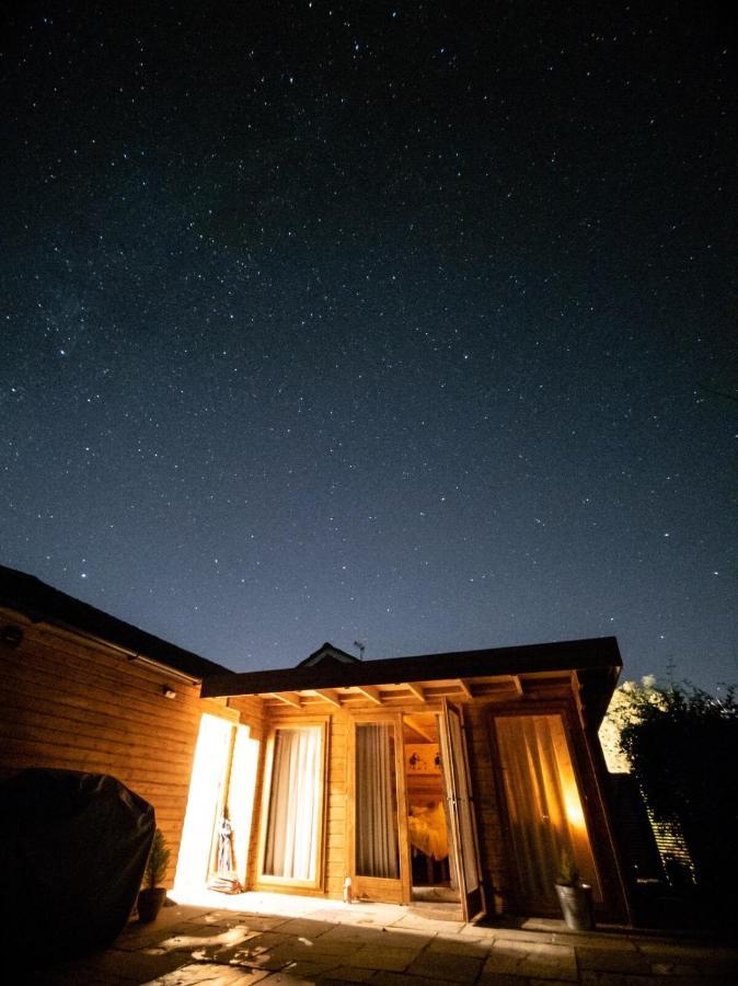 Moors Wood Relaxing ,Tranquil Retreat With Hot Tub Chippenham (Wiltshire) Exterior foto
