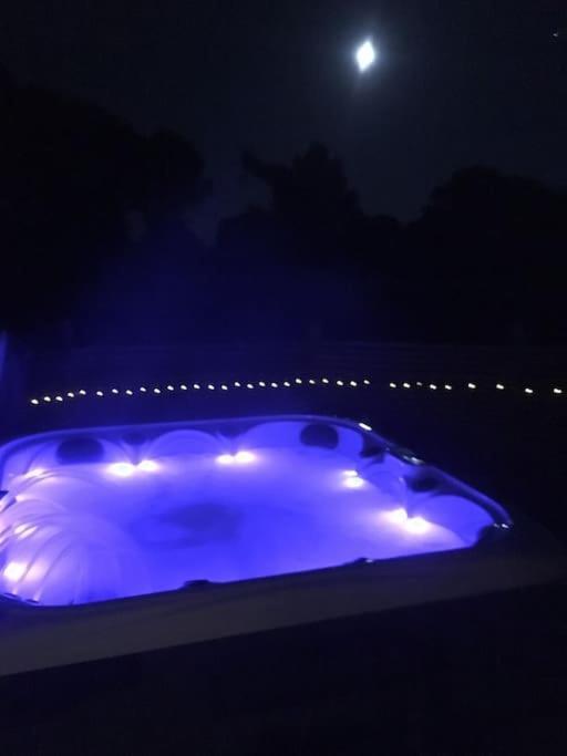 Moors Wood Relaxing ,Tranquil Retreat With Hot Tub Chippenham (Wiltshire) Exterior foto