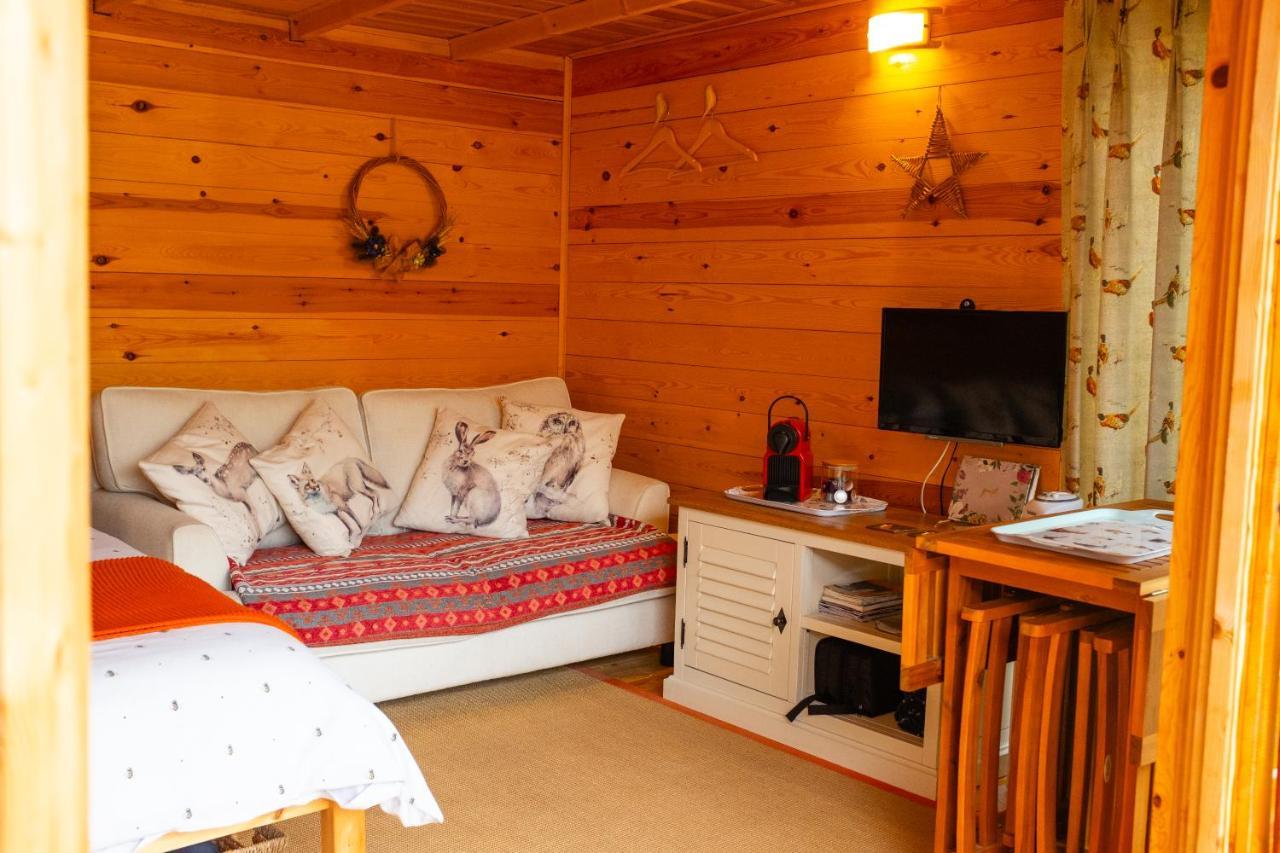 Moors Wood Relaxing ,Tranquil Retreat With Hot Tub Chippenham (Wiltshire) Exterior foto