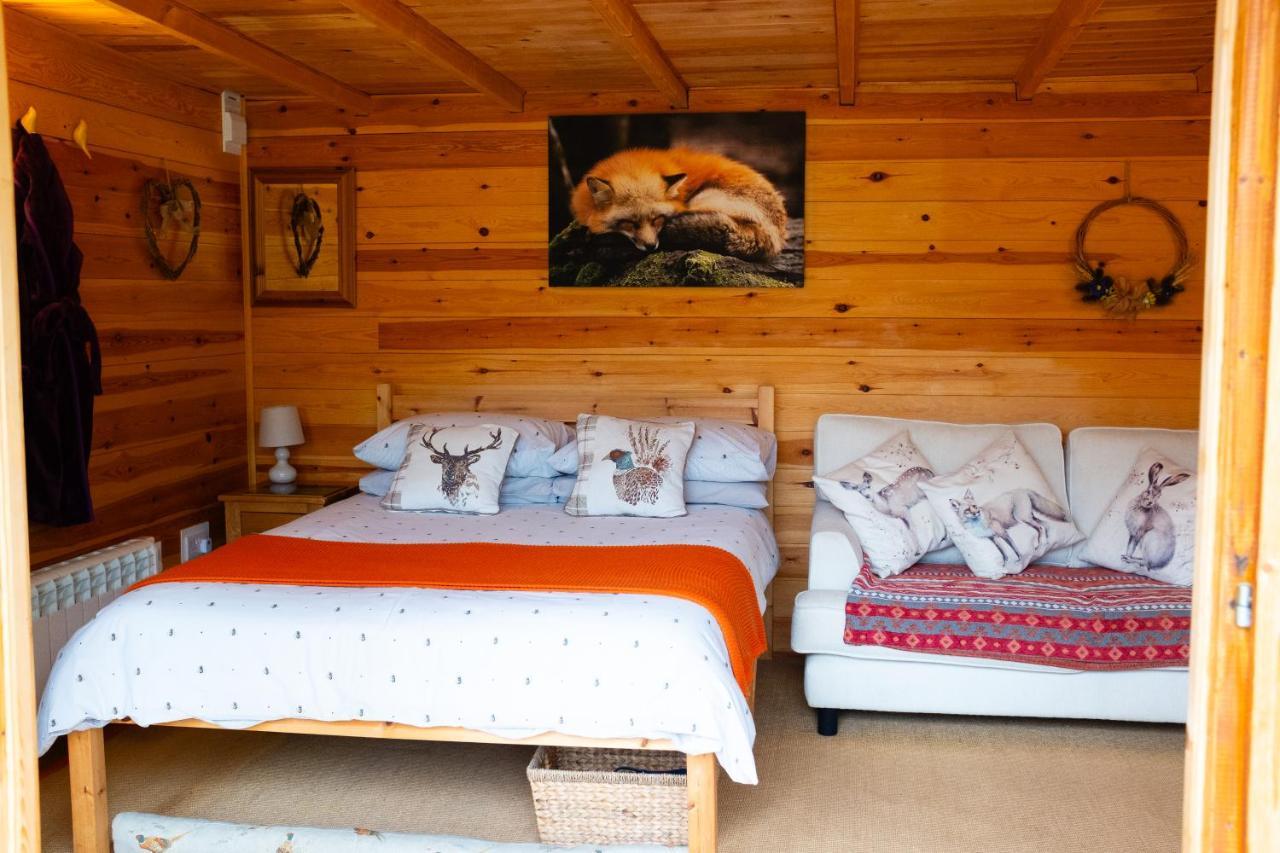 Moors Wood Relaxing ,Tranquil Retreat With Hot Tub Chippenham (Wiltshire) Exterior foto