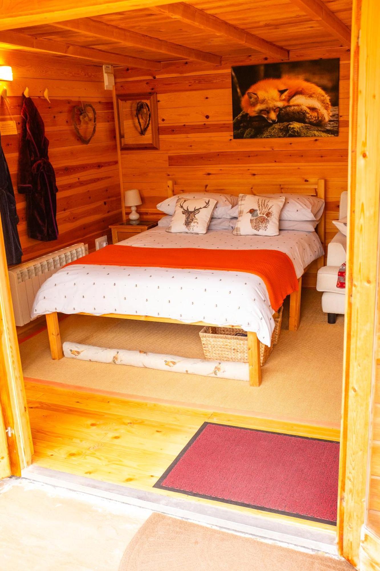 Moors Wood Relaxing ,Tranquil Retreat With Hot Tub Chippenham (Wiltshire) Exterior foto