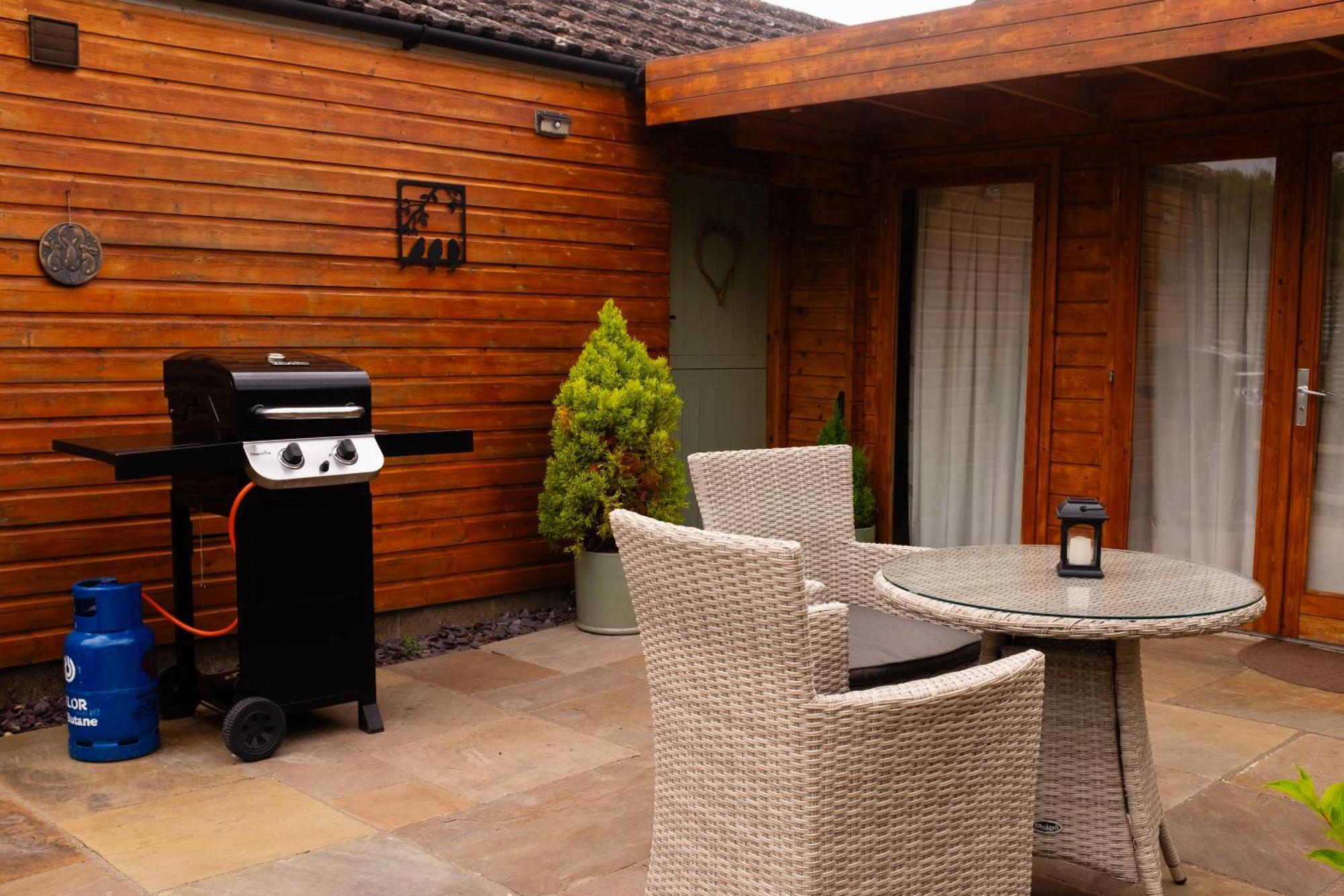 Moors Wood Relaxing ,Tranquil Retreat With Hot Tub Chippenham (Wiltshire) Exterior foto