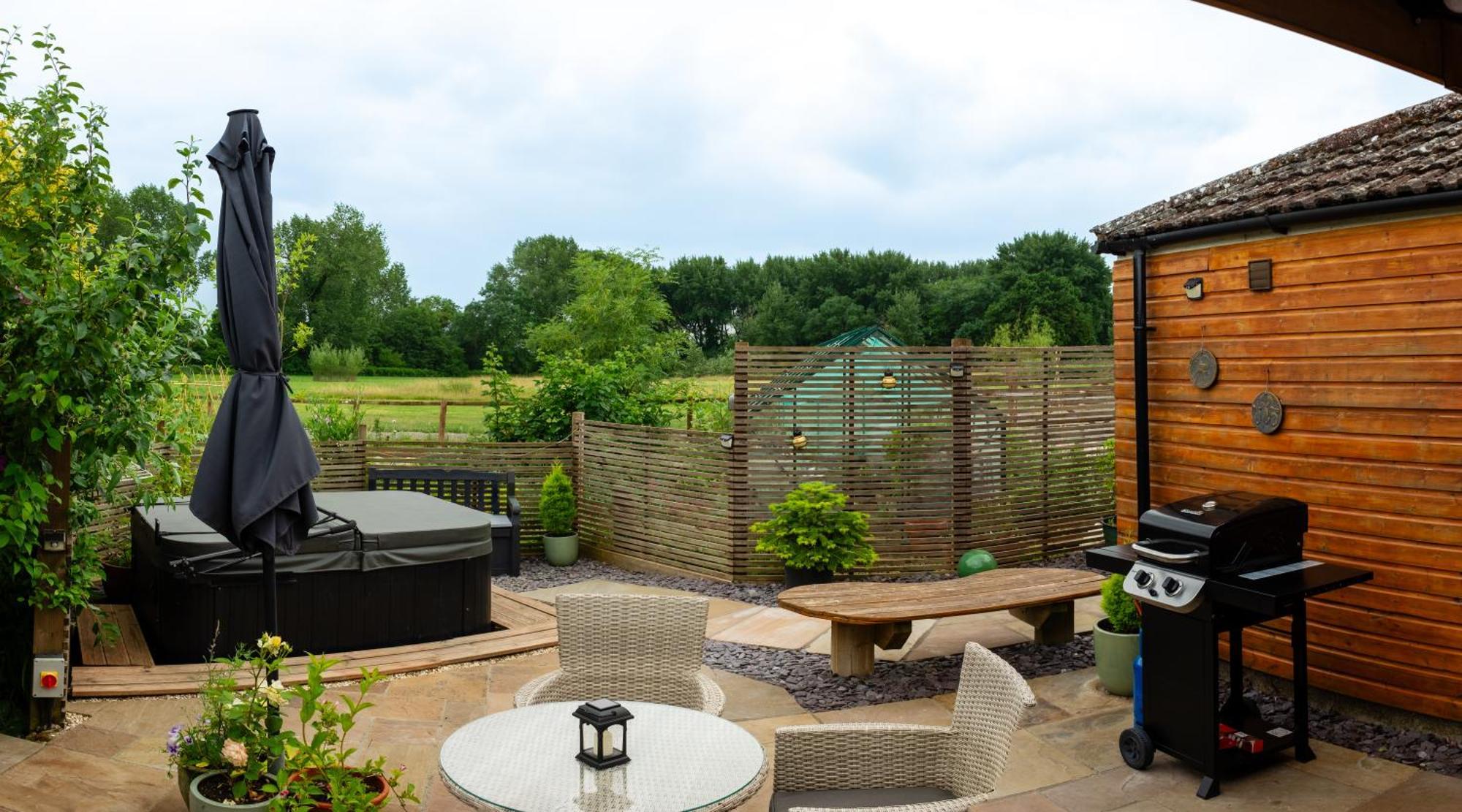 Moors Wood Relaxing ,Tranquil Retreat With Hot Tub Chippenham (Wiltshire) Exterior foto